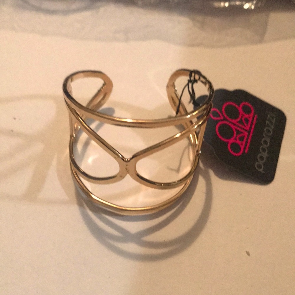 Paparazzi cuff gold bracelet